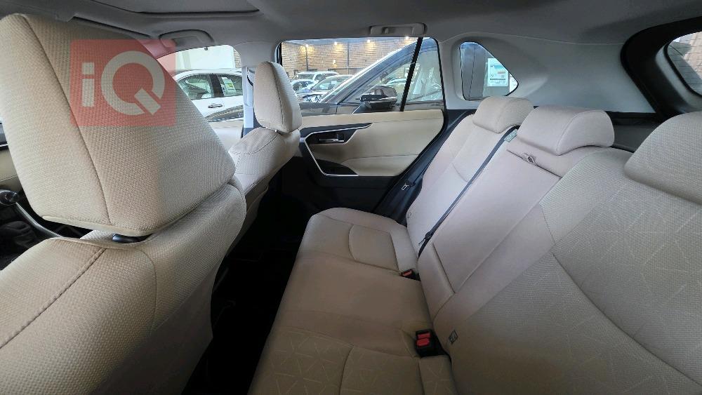 تۆیۆتا ڕاڤ 4